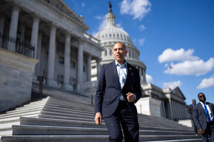 Hakeem Jeffries endorses Zohran Mamdani for New York mayor