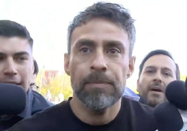 VIDEO. Hastiado y muy molesto: Así fue el tenso momento que protagonizó Jorge Valdivia a la salida del Centro de Justicia