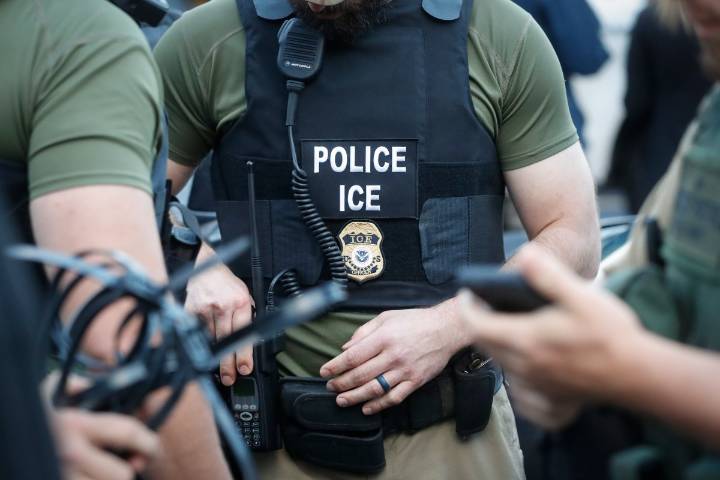 Gobierno considera reemplazar a altos líderes de ICE por el retraso en arrestos de inmigrantes
