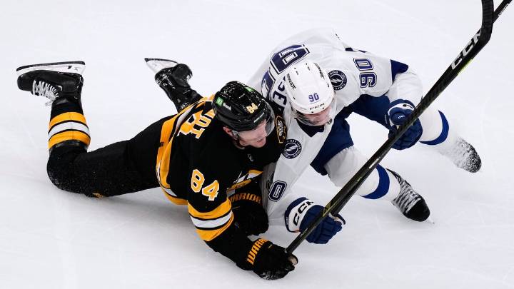 Lightning’s J.J. Moser gets more physical after 1st playoff experience