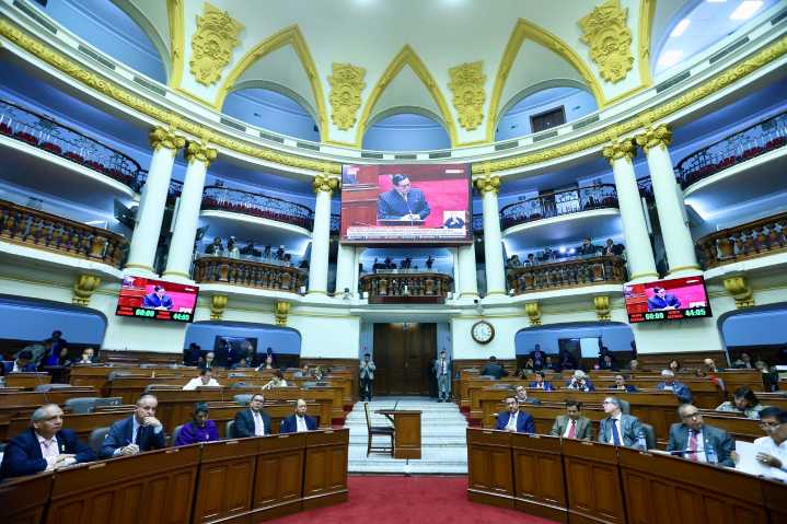 Casi todas las bancadas del Congreso se unen a la moción de vacancia presidencial