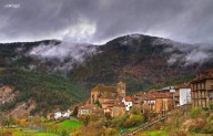 Este es sin duda uno de los pueblos del Pirineo más bonitos para visitar en otoño