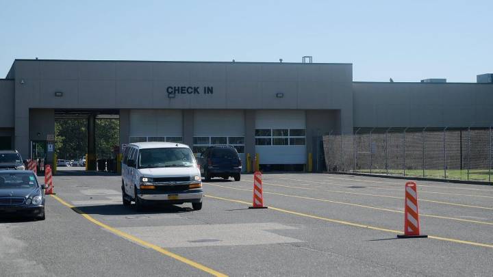 Carvana hiring 100 at Long Island site