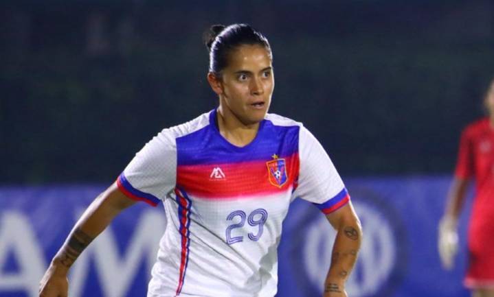 La futbolista poblana Claudia Cid, primera mexicana en un club profesional femenil de Albania