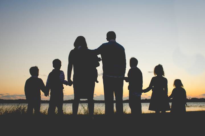 'Just kept going': Couple gives their 6 kids essentially the same name, spelled differently