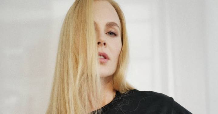 Nicole Kidman Turns Heads in To Die For Character T