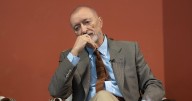Pérez-Reverte rechaza opinar sobre el asalto de García Montero a la RAE pretextando que no conoce la polémica