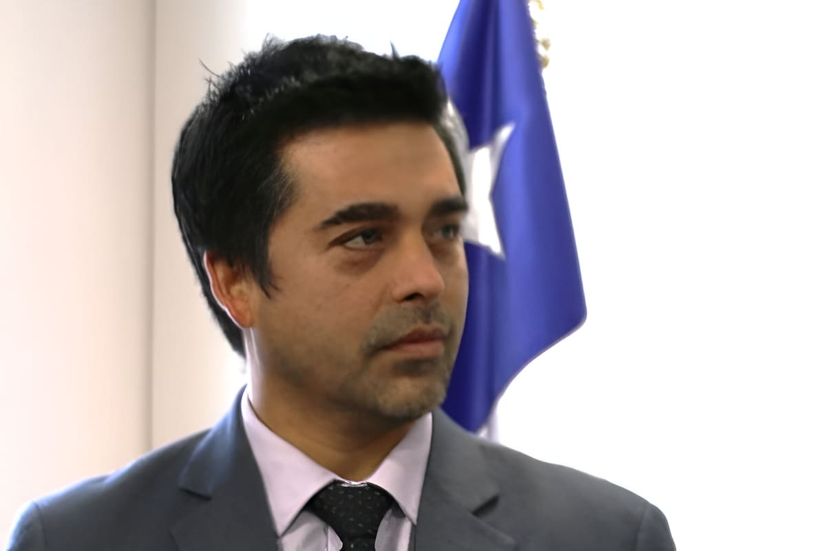 PDI detiene a madre e hijo en Valdivia por amenazas de muerte contra fiscal Jaime Calfil: encontraron armas y explosivos en su casa