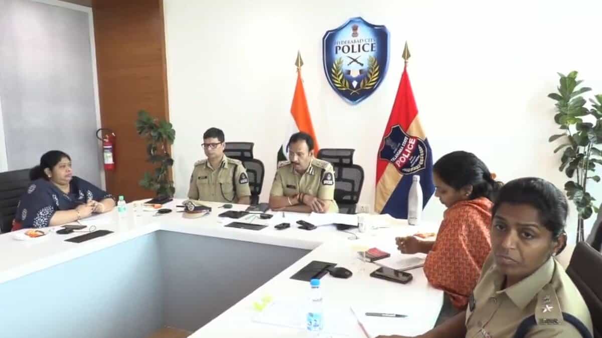 Commissioner Sajjanar launches ‘Extra Mile Reward’ to honour Hyderabad cops