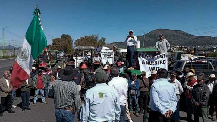 Agricultores levantan bloqueos tras acuerdo con Gobierno federal