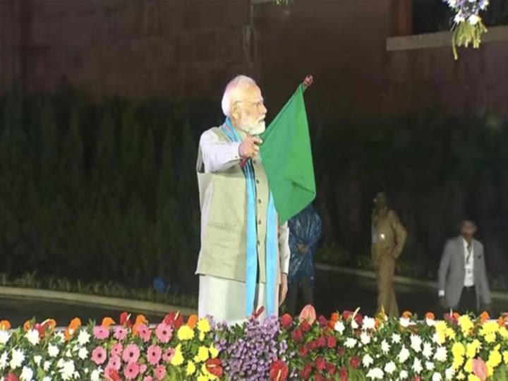 Gujarat: PM Modi inaugurates Rs 1,220 cr developmental projects