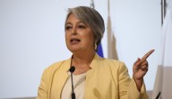 Jara dice que Kast está concentrado en "pelear" con Boric y asegura que "debe estar nervioso por las encuestas"