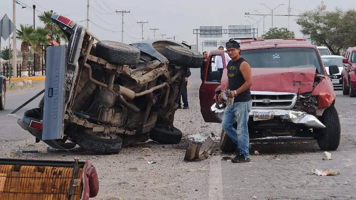 Aparatoso accidente deja un lesionado en la carretera a Aldama