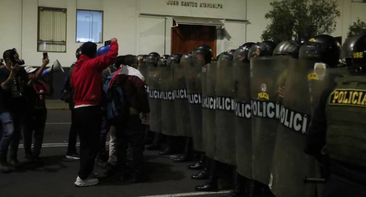 Consejo de la Prensa Peruana: Unos 20 periodistas fueron agredidos por policía en protestas