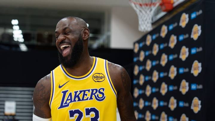 LeBron misses Lakers' first practice of training camp due to minor injury, focus on long