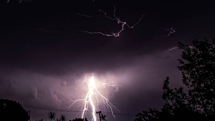 Australians warned to prepare for wild weather conditions with intense thunderstorms set to lash south while soaring temperatures plague the north