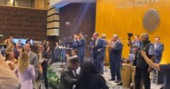 Diputados dejan la sesión para festejar con la Sonora Santanera en San Lázaro