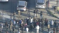 Agentes federales de inmigración invaden un barrio de Oxnard, atrayendo a decenas de manifestantes