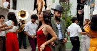 Carín León y Spacey Kacey estrenan “Lost in Translation”: un video que celebra el amor y la música sin fronteras