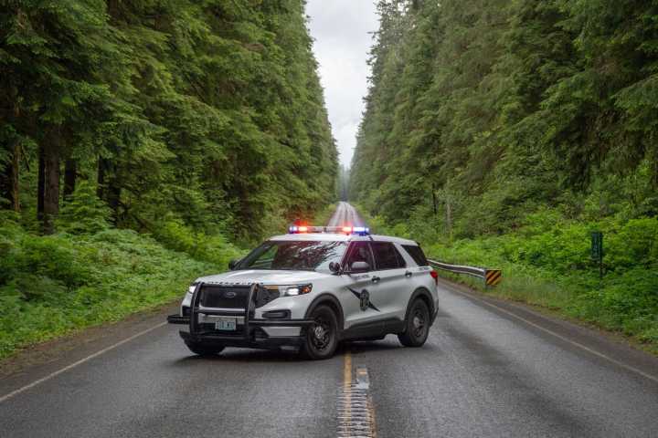 Head-on crash in Chelan County injures 2 drivers, 4 children