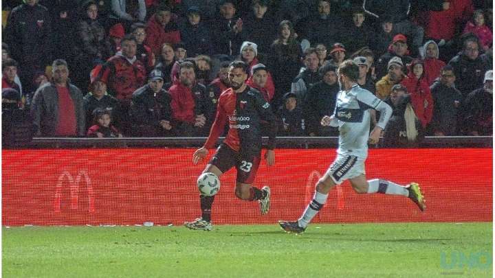 Colón aún no logra cerrar el acuerdo con Espínola y sigue en riesgo de inhibición en FIFA