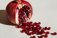 10 Foods With More Antioxidants Than Pomegranate Seeds