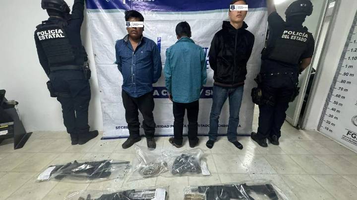 Presentan a los tres detenidos de ayer en Guachochi; aseguraron armas y vehículos con reporte de robo