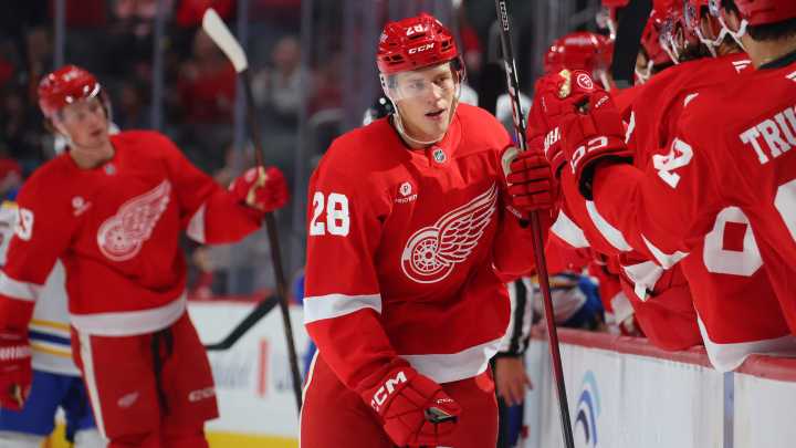 Detroit Red Wings clip Chicago Blackhawks, 3