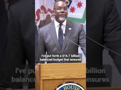 'WELL, LISTEN...': Chicago Mayor Johnson lashes out at a reporter #shorts #chicago