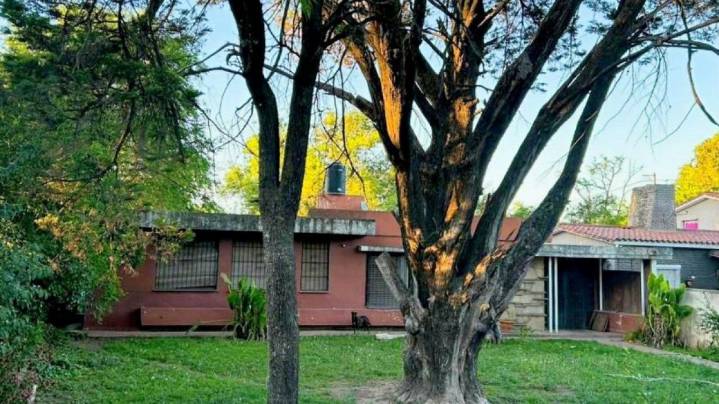 Doble femicidio en Villa Serrana: vecino afirmó que Laurta ya estuvo "preso" en 2024 y que dormía en el techo de la casa
