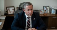 Florida suspende emisión de licencias comerciales CDL a inmigrantes con estatus temporal