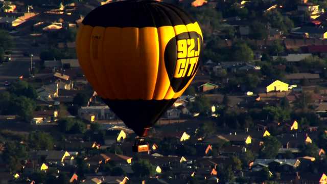 Balloons lift off in 'unofficial' kickoff to Balloon Fiesta