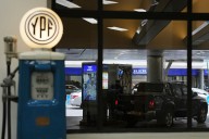 Juicio por YPF. La jueza Preska puso fecha para que la Argentina entregue chats de funcionarios de Javier Milei y Alberto Fernández