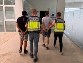 Dos detenidos y un identificado por robar un vehículo y provocar lesiones en otro hurto