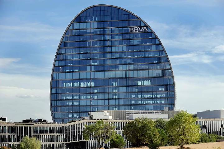 La CNMV ofrece su ayuda al Gobierno para revisar la ley de OPAs tras la batalla que supuso la de BBVA y Sabadell