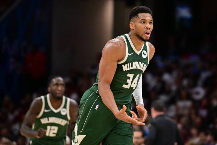 Deadspin | Knicks visit Giannis Antetokounmpo, Bucks in battle of East contenders