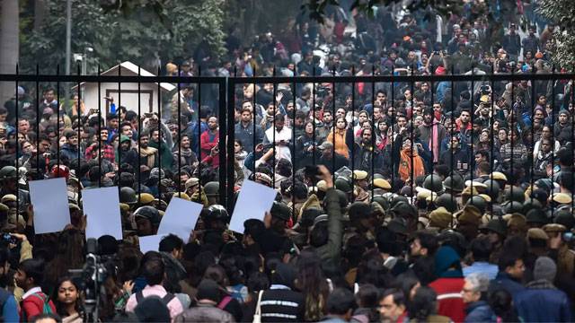 28 JNU students detained after clash with police during protest march