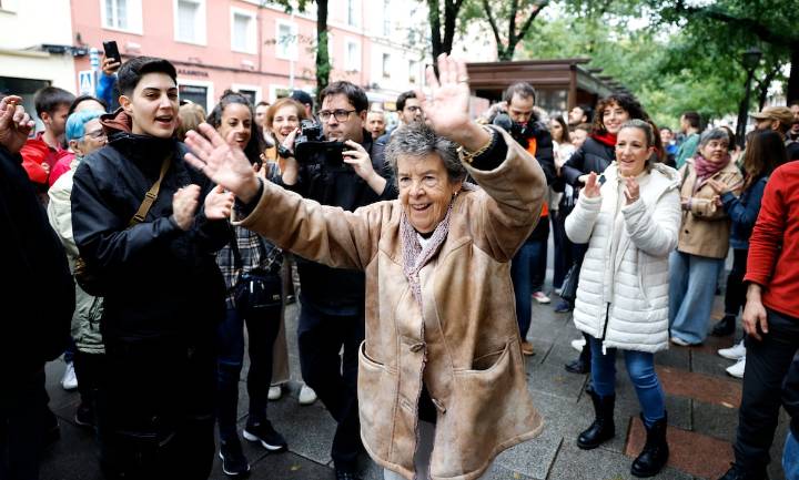 Maricarmen celebra la suspensión temporal de su desahucio y encara a Almeida: “Yo sí tengo vergüenza, a otros les falta mucha”