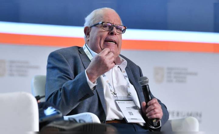 Julio Velarde advierte que leyes de aumento de gasto erosionan más las finanzas del Perú