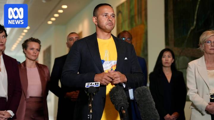 Usman Khawaja has seen politicians 'all over cricket', now he's joining other athletes to get action