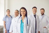 Crisis en el sistema de salud de EE.UU.: más de la mitad del personal sanitario planea dejar su empleo