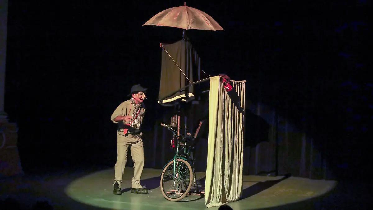 [Video] El teatro de títeres también es para adultos, afirma el titiritero Pablo Saez