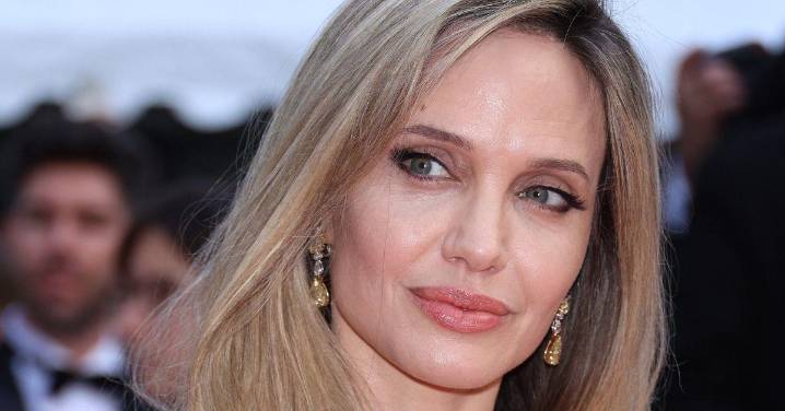 Angelina Jolie Is Very 'Conservative' With Getting Botox
