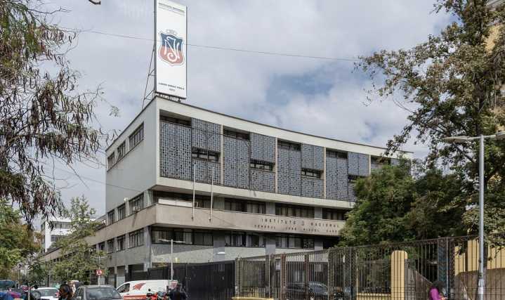 Municipalidad de Santiago destituye a rectora del Instituto Nacional por caso de agresión estudiantil