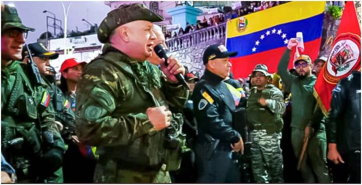 El régimen de Maduro activa un “plan de defensa” en Venezuela ante el vuelo de bombarderos de Estados Unidos en el Caribe