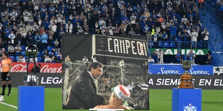 El homenaje en conjunto entre Vélez y Central para Miguel Ángel Russo: trofeos, camiseta especial y un sentido minuto de silencio