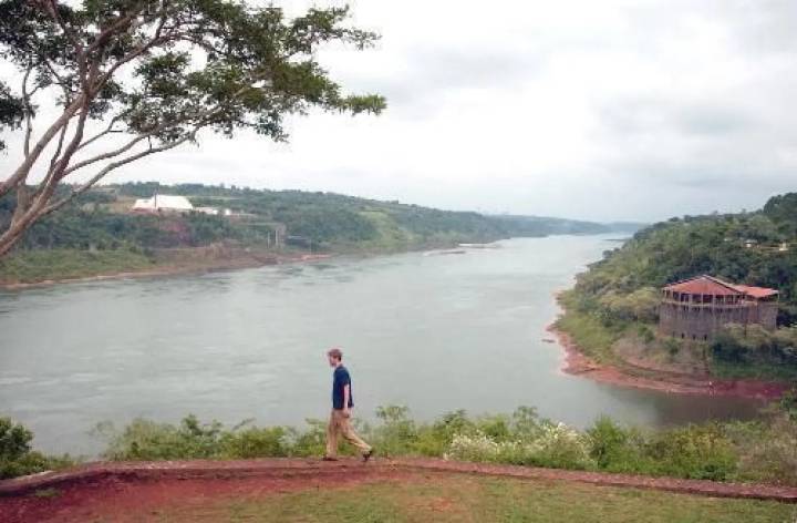 Buscan identificar un cuerpo hallado en el rio Paraná dentro de una bolsa de arpillera