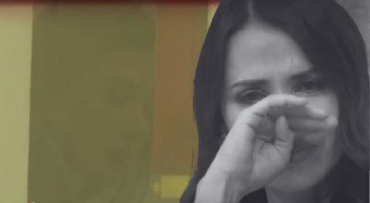 Revelan SENSIBLES imágenes de Maju Mantilla en velorio de su mamá DEVASTADA por su fallecimiento