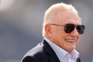 NFL fines Cowboys owner Jones $250,000 over gesture to fans