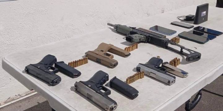 Nuevo aseguramiento en el penal de Aguaruto en menos de una semana: encuentran 5 armas cortas y una subametralladora